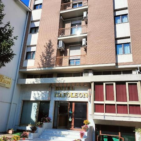 Hotel Napoleon ポントレーモリ エクステリア 写真