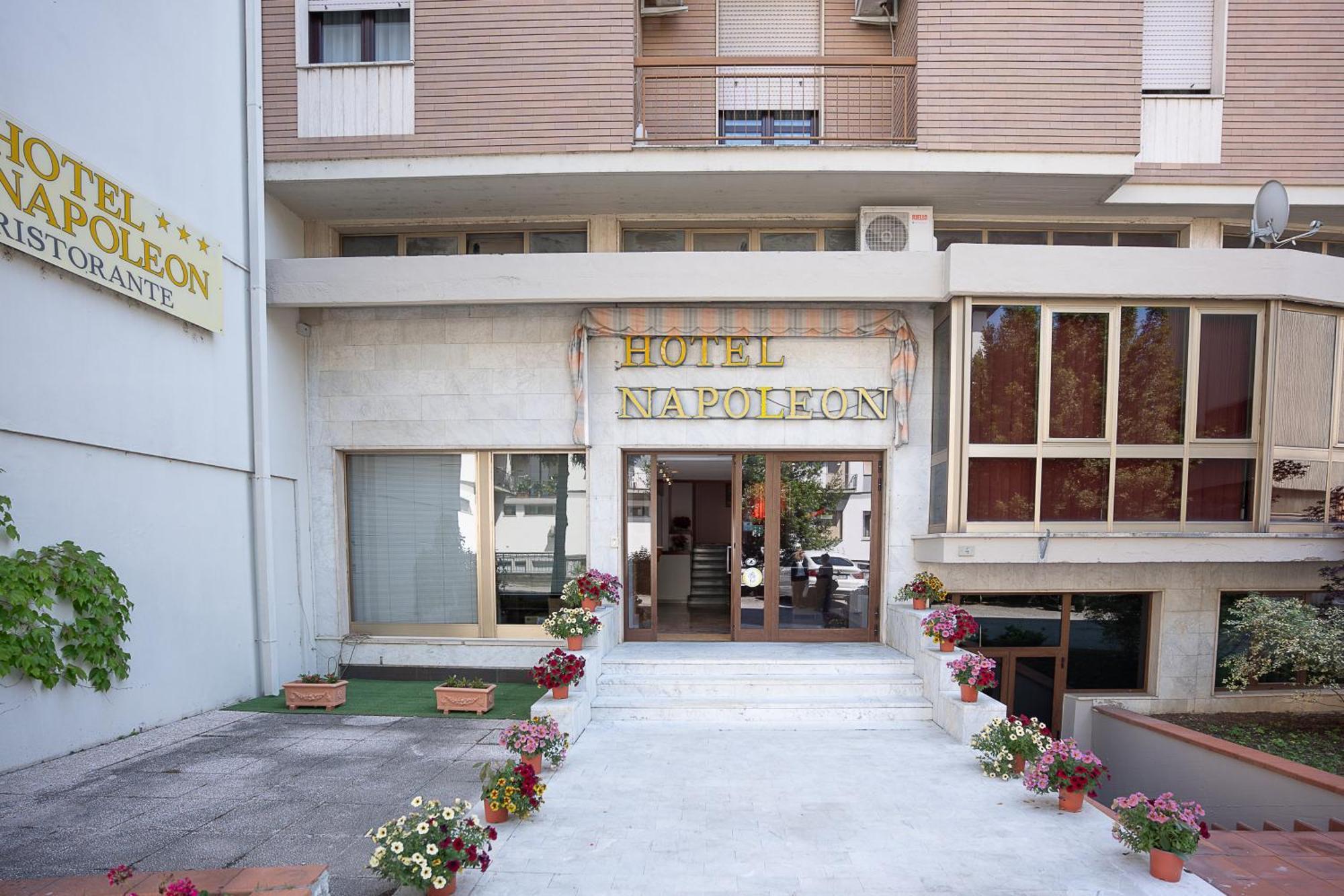Hotel Napoleon ポントレーモリ エクステリア 写真